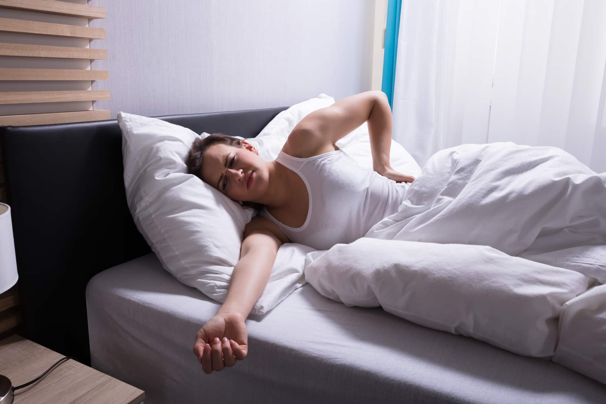 A woman uses a mattress for sciatic nerve pain